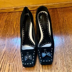 Jones New York Black Suede High Heel Shoe size 8 with white stitching and bow